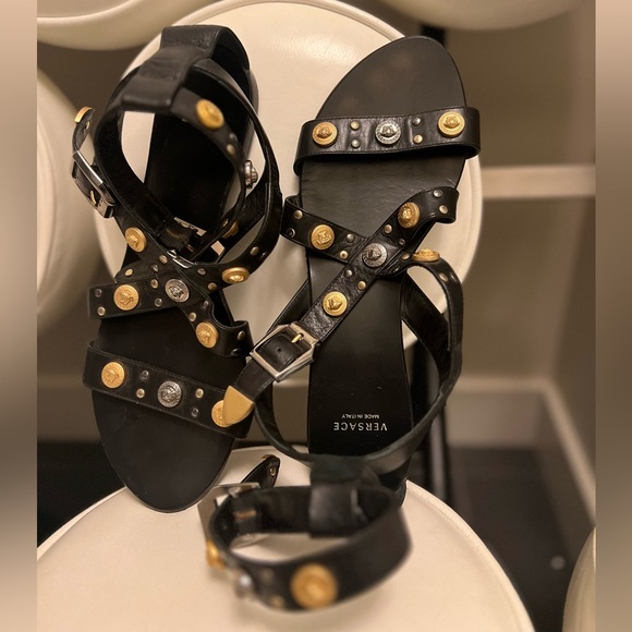 Versace Medusa Multi Logo Vintage
Sandals Size 38 - Picture 3 of 4